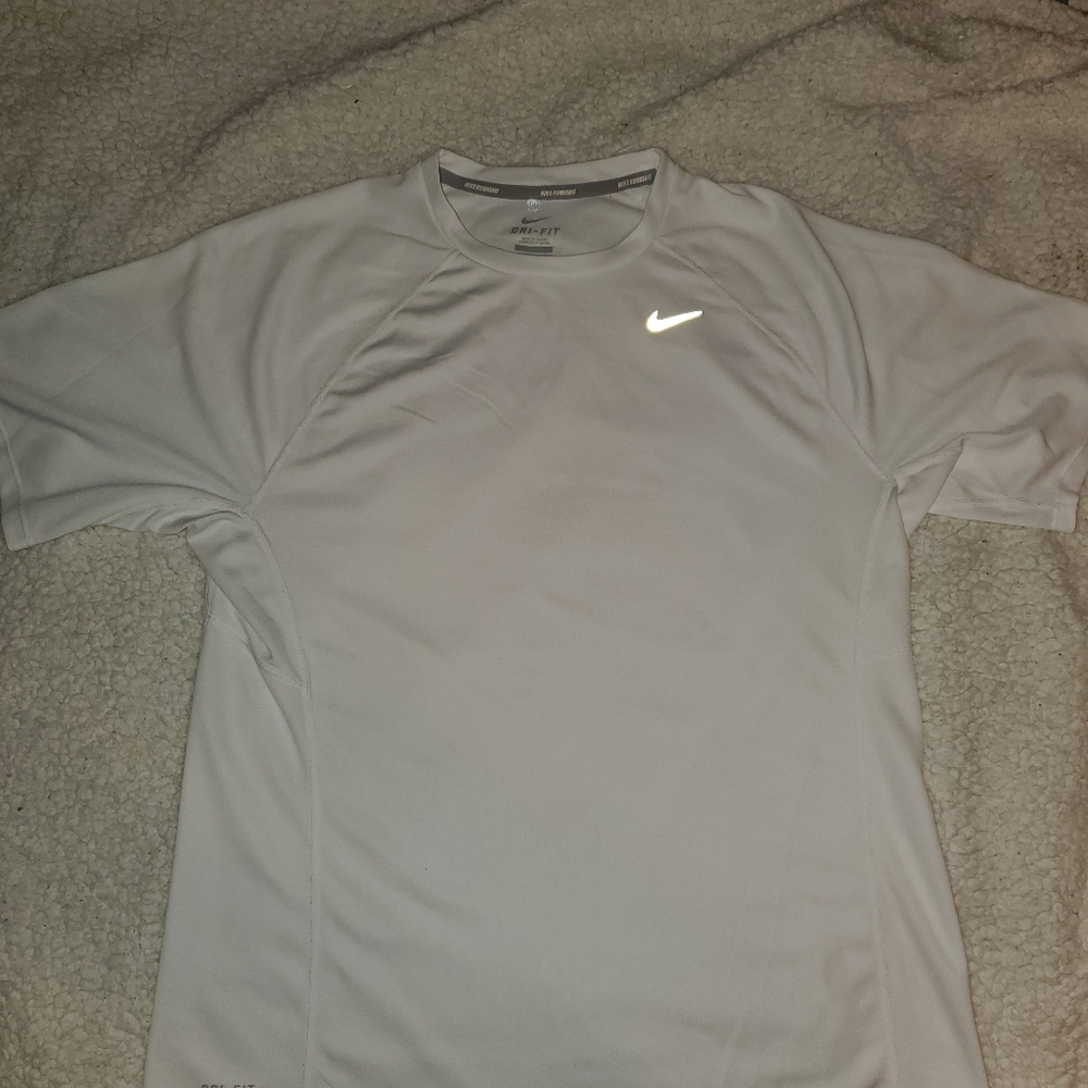 Nike dry fit tee - size M